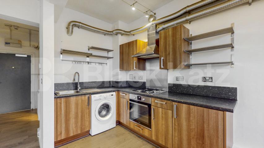 Spacious Studio located within a warehouse conversion with exposed brick  Ability View - Kingsland Road, Haggerston